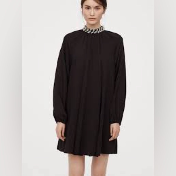 H&M Black Long Sleeve Dress Pearls Collar Mini Holiday Balloon Flowy Size 10 - Picture 1 of 10